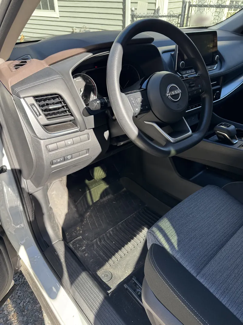 Before: Nissan footwell with dirt on the mat and sill